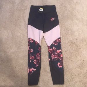 NWT NIKE WOMEN’S workout leggings